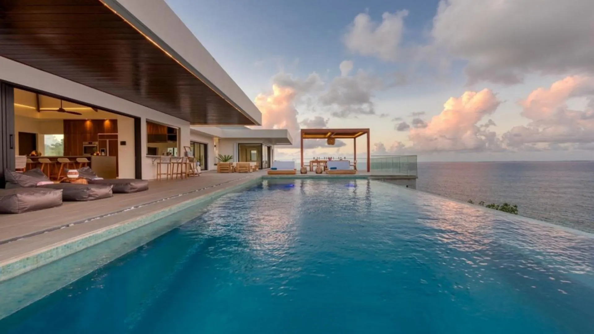 Spectacular 5Br Luxury Villa With Infinity Pool Les Terres Basses 0*,